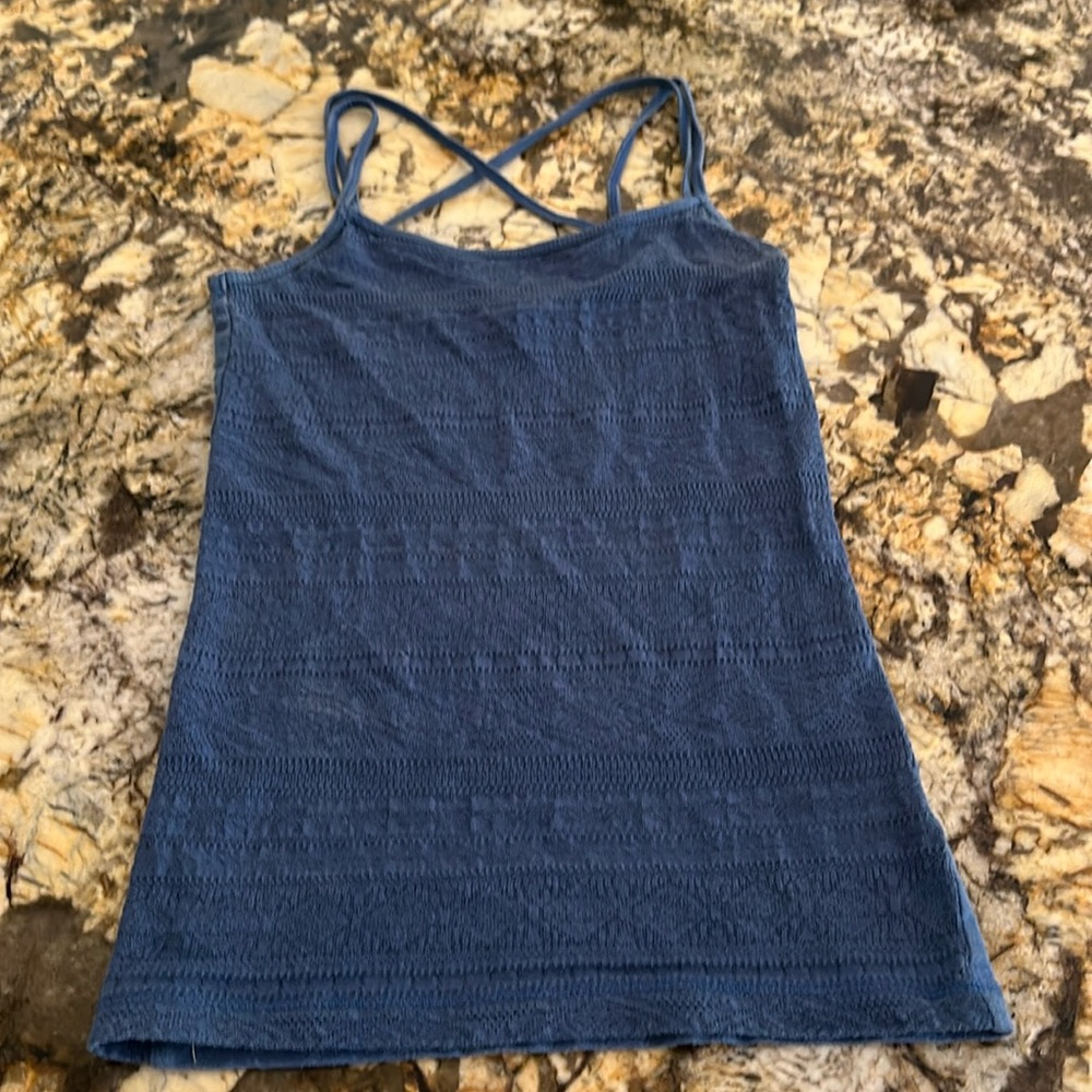 Patterned tank